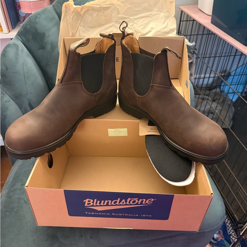 Blundstone Dark Brown Chelsea Boots - Picture 2 of 8